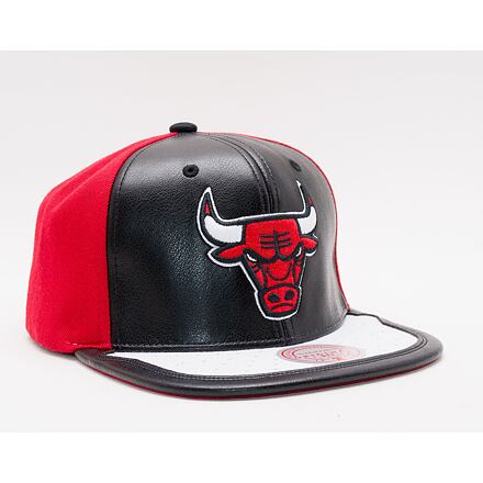 Šešir Mitchell & Ness Two-Tone Snapback Cap with Embroidered Logo Crvena | 6HSSMM19224-CBUBKWH