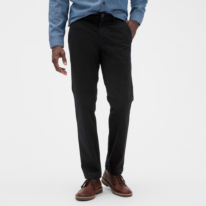 Hlače GAP Chino Straight Fit Pants True Black Crna | 500359-00