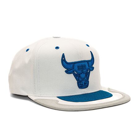 Kapa Mitchell & Ness Day 5 Chicago Bulls Snapback Bijela | HHSS5822-CBUYYPPPWHBL