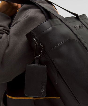 Privjesci za ključeve lululemon Leather Alternative Tag with Carabiner SLNSH Collection Crna | prod11870532, 3