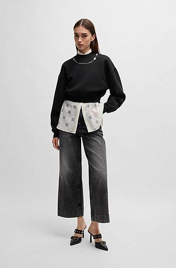 Džemper BOSS Cropped Sweatshirt with Detachable Chain Crna | 50530446, 1