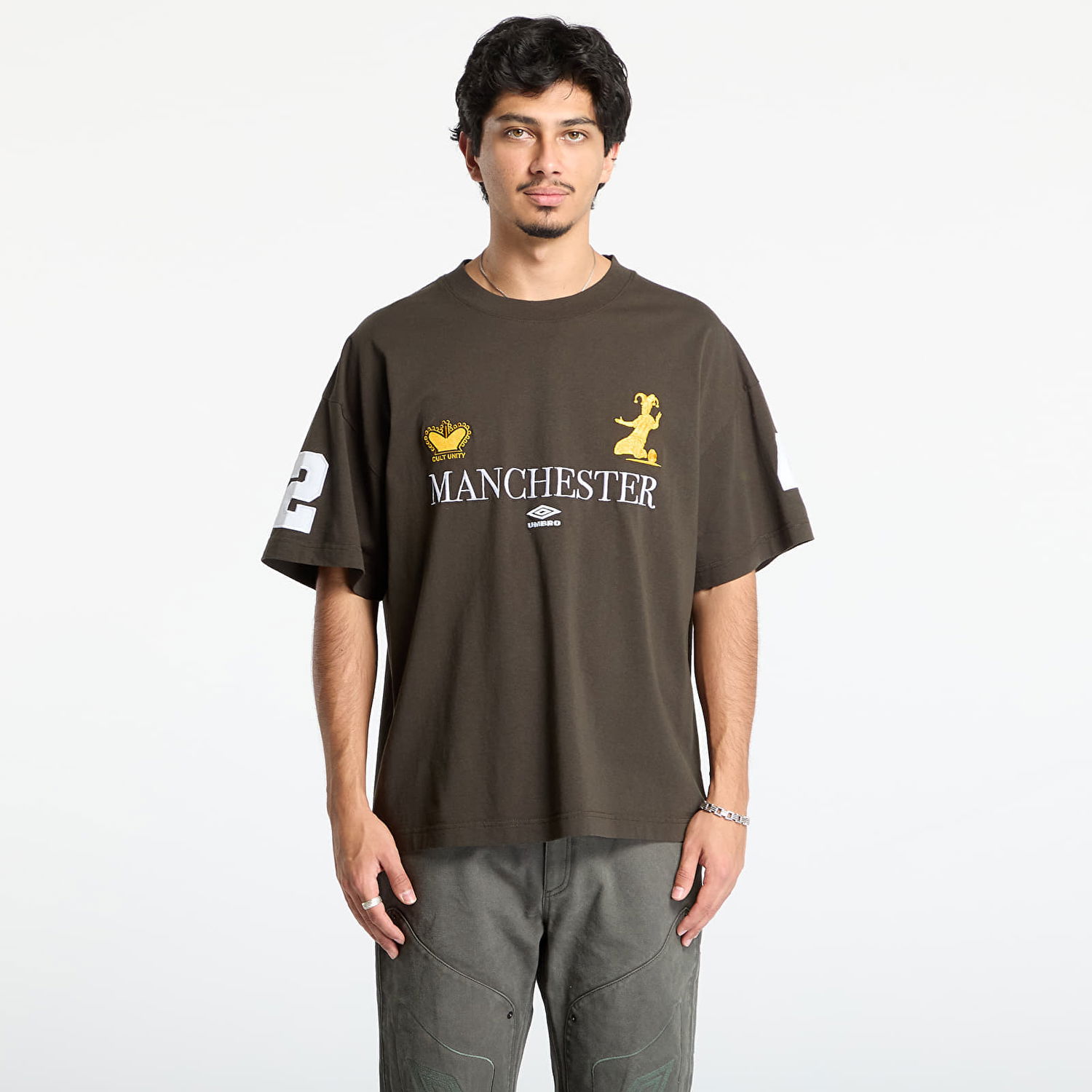 Majica kratkih rukava Umbro Cult Unity Manchester Graphic Oversized T-Shirt with Number 2 Sleeve Smeđa | UBMW0397JY121 GRN0010, 0