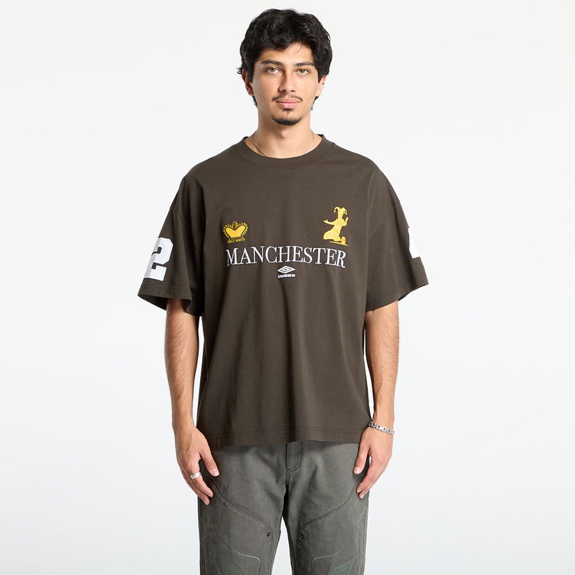Majica kratkih rukava Umbro Cult Unity Manchester Graphic Oversized T-Shirt with Number 2 Sleeve Smeđa | UBMW0397JY121 GRN0010