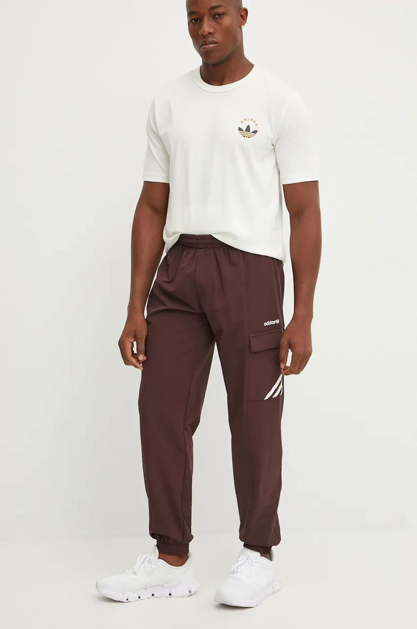 Cargo hlače adidas Originals Cargo Pants With Logo Application Smeđa | IX9621