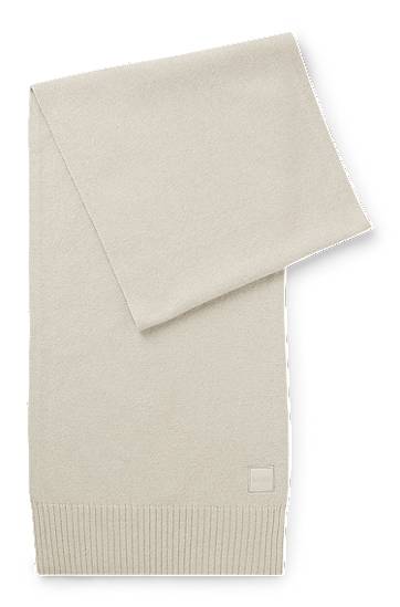 Šal BOSS Ribbed-hem plain-knit scarf with woven logo badge Bež | 50522445, 0