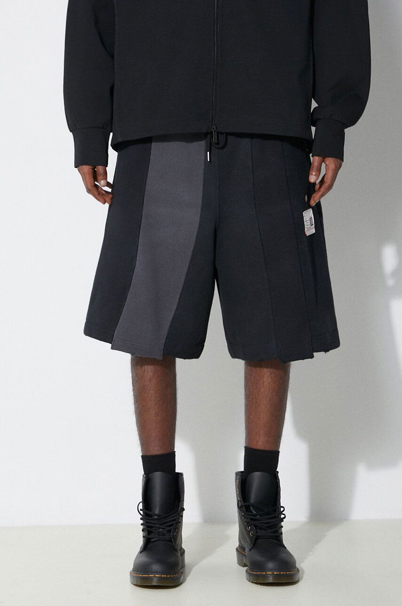 Kratke hlače Maison MIHARA YASUHIRO Maison MIHARA YASUHIRO Vertical Switching Shorts Crna | A12SP563