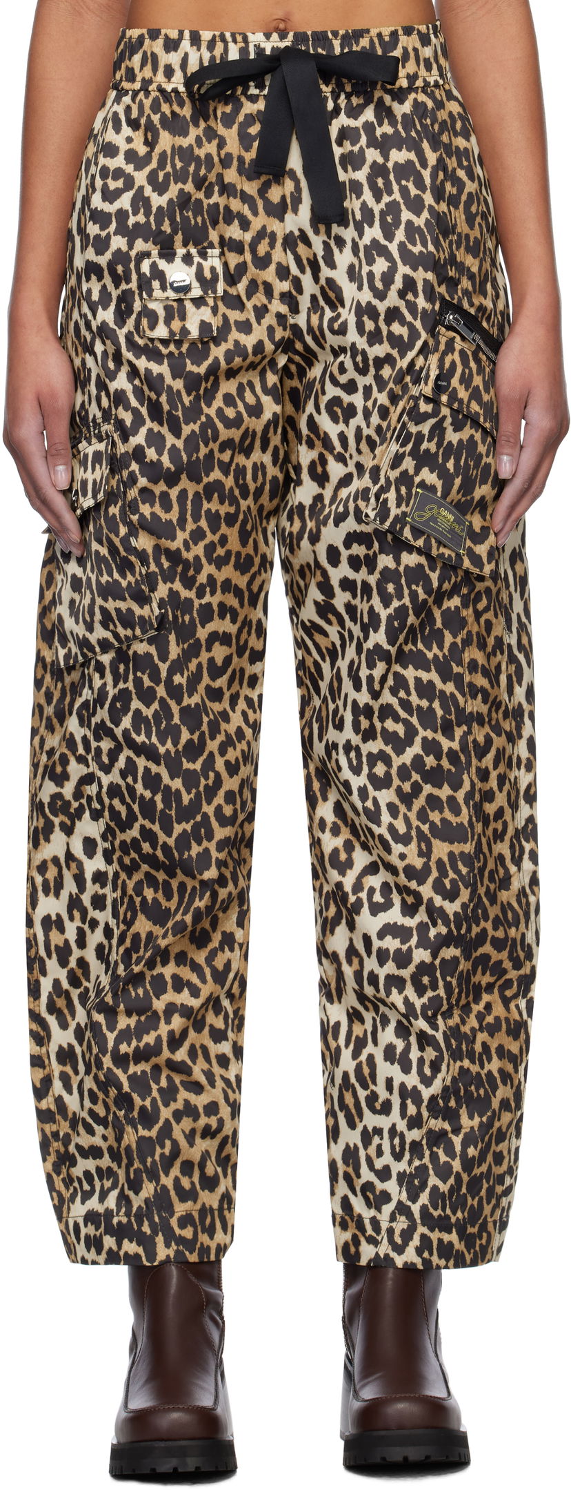 Cargo hlače GANNI GANNI Duchesse Nylon Cargo Pants Bež | W0477