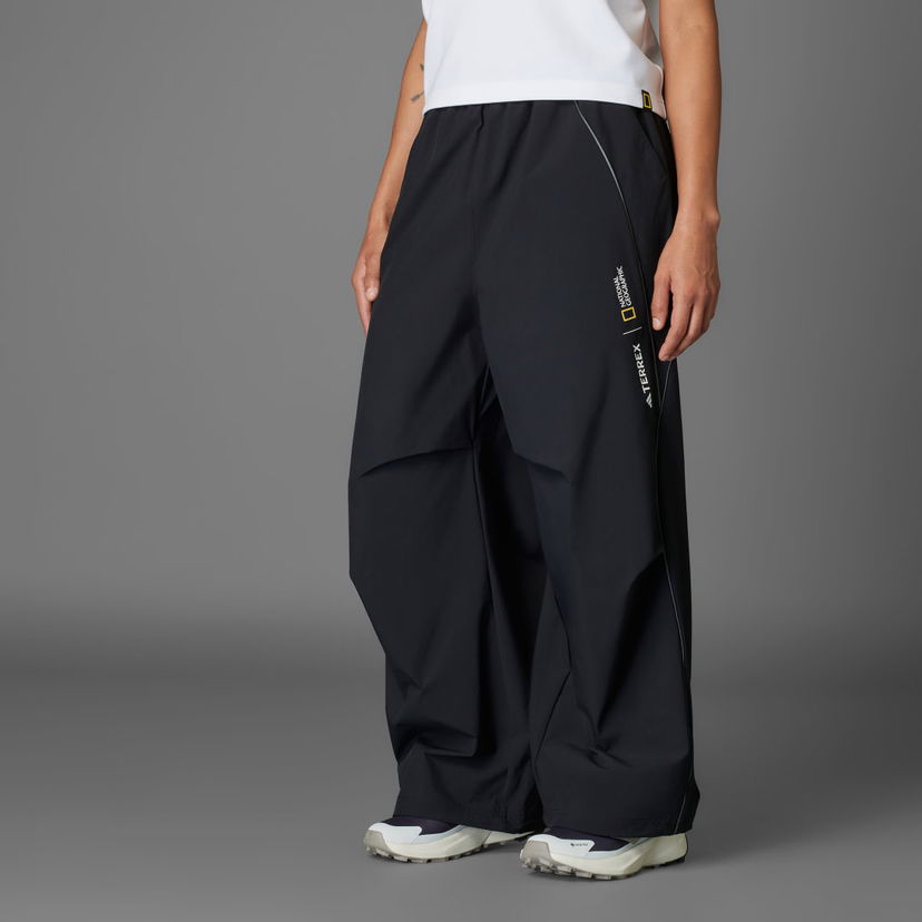 Hlače adidas Performance National Geographic AEROREADY Woven Pants Crna | JD5847