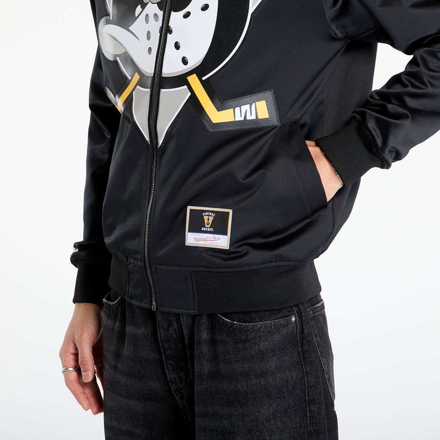 Bomber jakna Mitchell & Ness NHL Maxxed Out Satin Jacket Ducks 1992 Teemu Selanne Crna | JK11279-ADUBLCK, 1