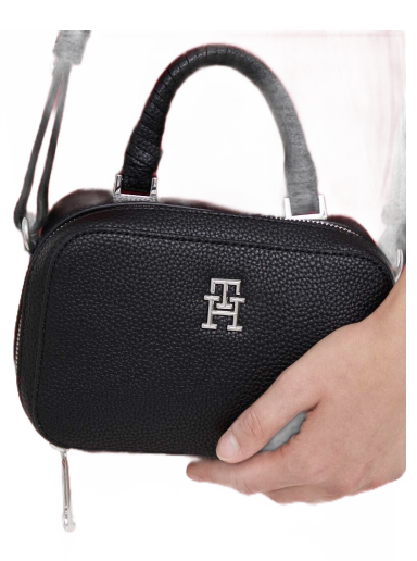 Ručna torbica Tommy Hilfiger Emblem Small Bag Crna | AW0AW14880