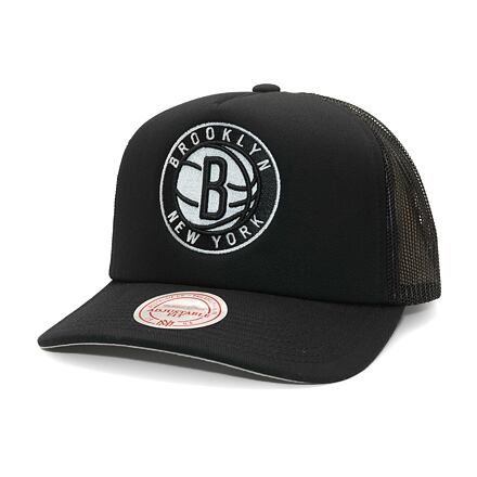 Šešir Mitchell & Ness Brooklyn Nets Trucker Hat Crna | HT8032-BNEBLCK