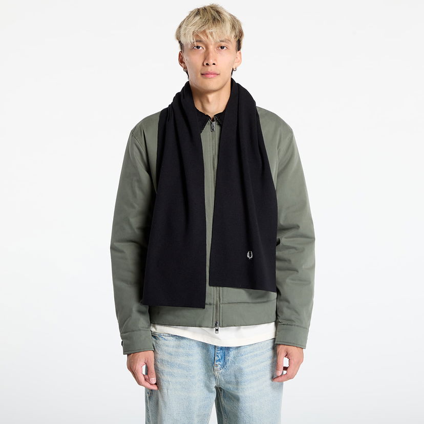 Šal Fred Perry Fred Perry Classic Merino Wool Scarf Crna | C8140 843