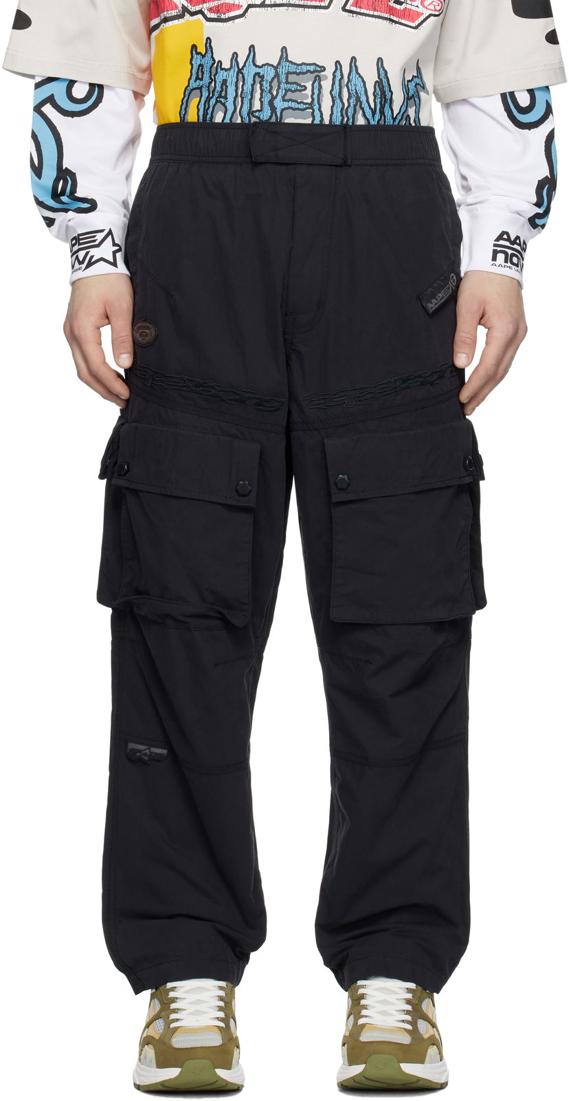 Cargo hlače AAPE by A Bathing Ape AAPE by A Bathing Ape Moonface Logo Utility Cargo Pants Crna | AAPPTMB633XXNBKX