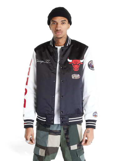 Bomber jakna Mitchell & Ness Team Origins Varsity Satin Chicago Bulls Jacket/ White Crna | OJBF4854-CBUYYPPPBKWH