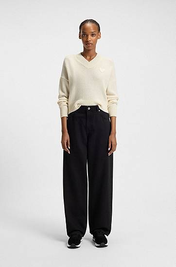 Džemper BOSS HUGO Women's Happy Cropped V-Neck Sweater with Heart Detail Bijela | 50543059, 1