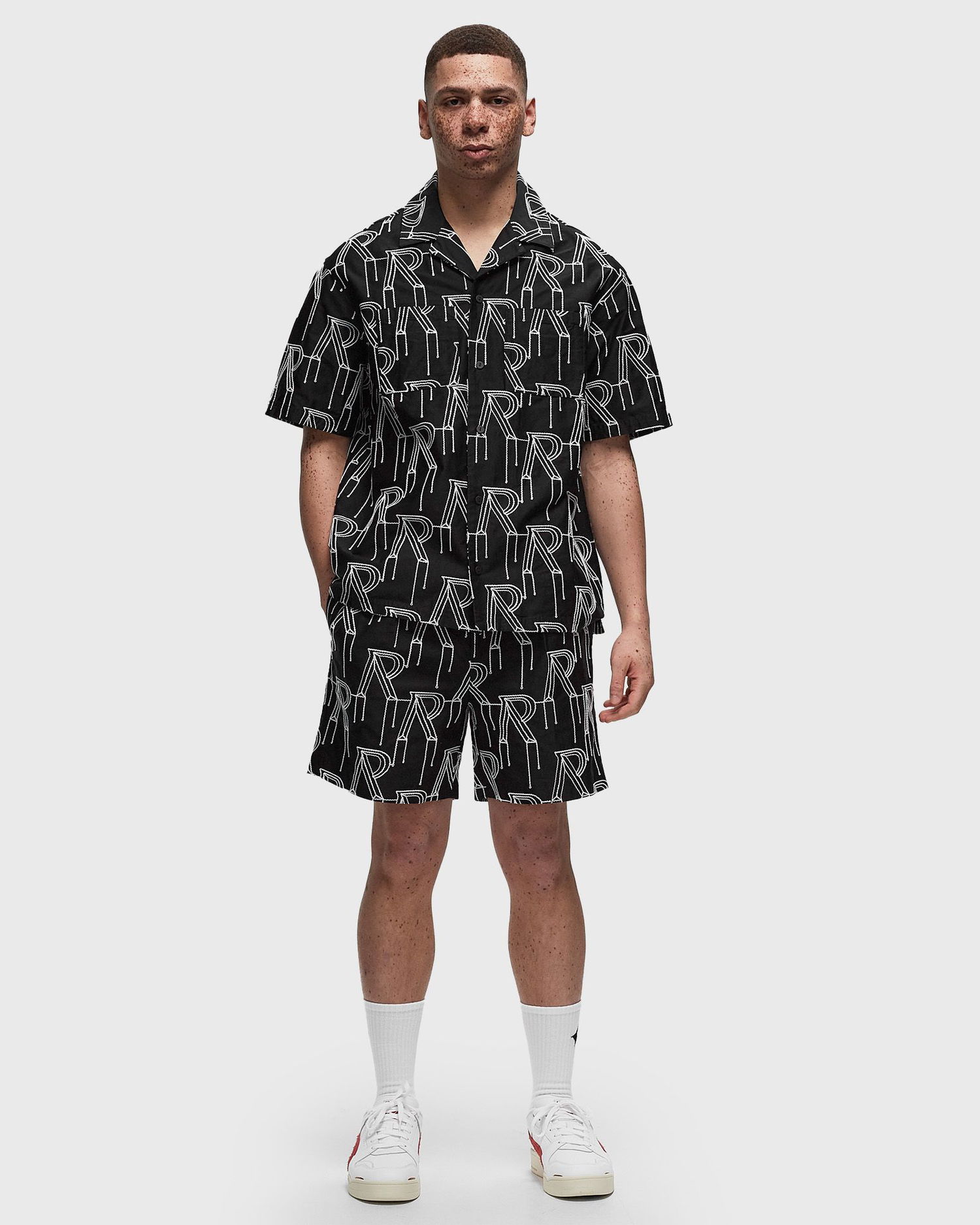 Kratke hlače Represent Clo Represent EMBRODIERED INITIAL TAILORED SHORT Crna | MLM717-01, 1