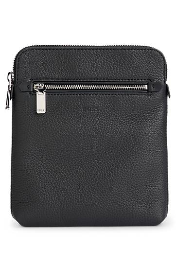 Torba za rame BOSS Grained Italian Leather Envelope Bag with Embossed Logo and Front Zip Pocket Crna | 50529289