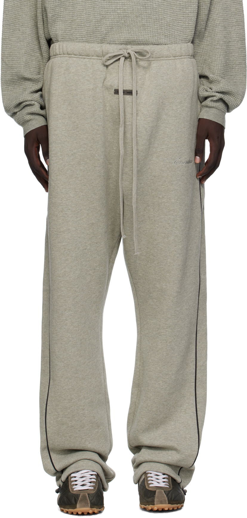 Trenirka Fear of God ESSENTIALS Relaxed Fleece Piping Sweatpants Siva | 130SP258065F