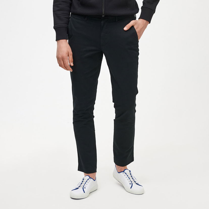 Hlače GAP Chino Slim Fit Pants True Black Crna | 500357-04