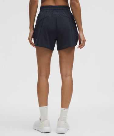 Kratke hlače lululemon Track That High-Rise Lined Short 5" Crna | prod11130485, 2